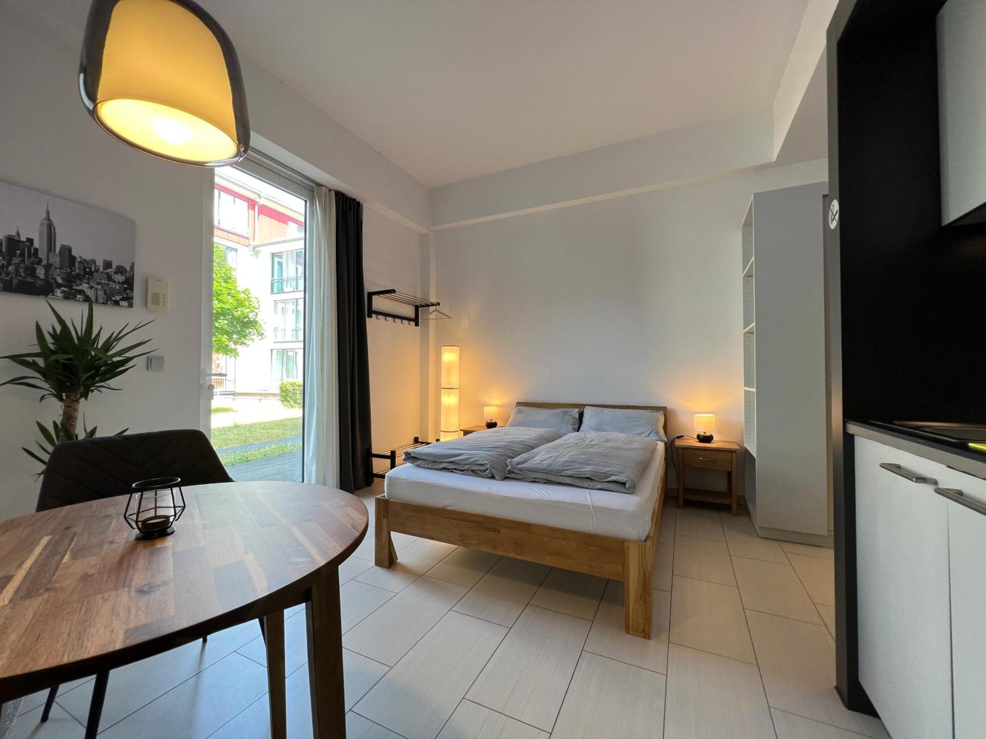 The East By Rabe - Netflix & Coffee & Parkplatz * Karlsruhe