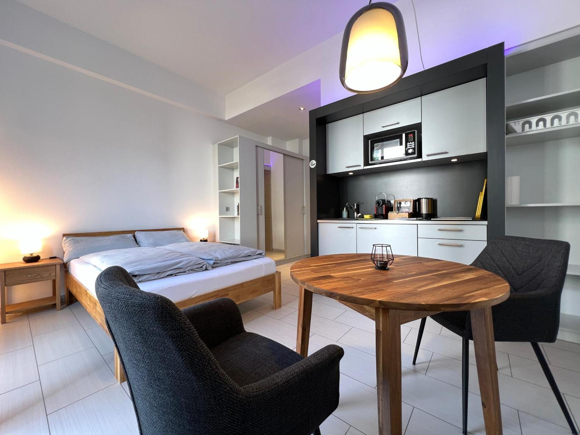 The East By Rabe - Netflix & Coffee & Parkplatz * Karlsruhe